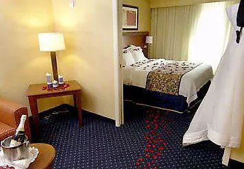 Courtyard Chicago Elmhurst/oakbrook Area Hotel 3*