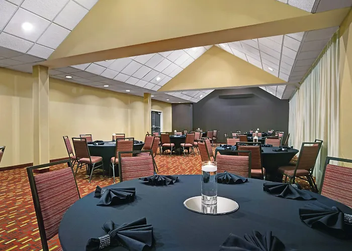 Courtyard Chicago Elmhurst/oakbrook Area Hotel 3*